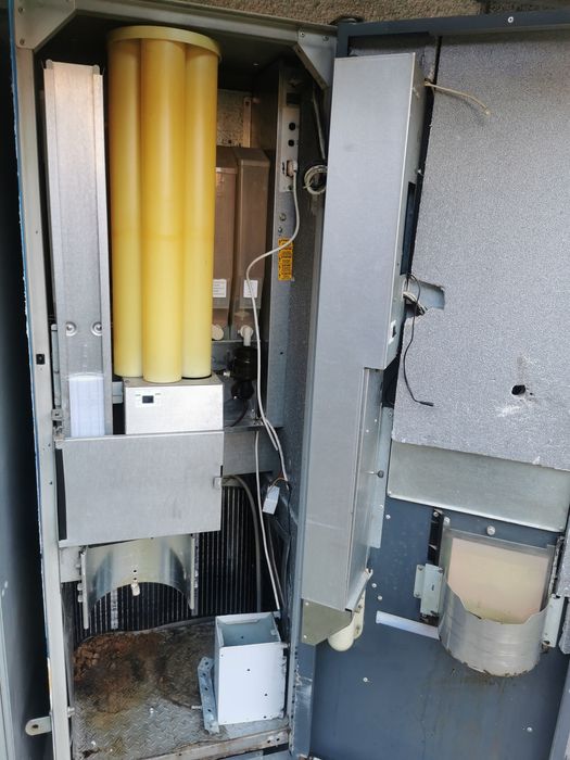 Вендинг Зануси Лх с нова врата добро състояние.