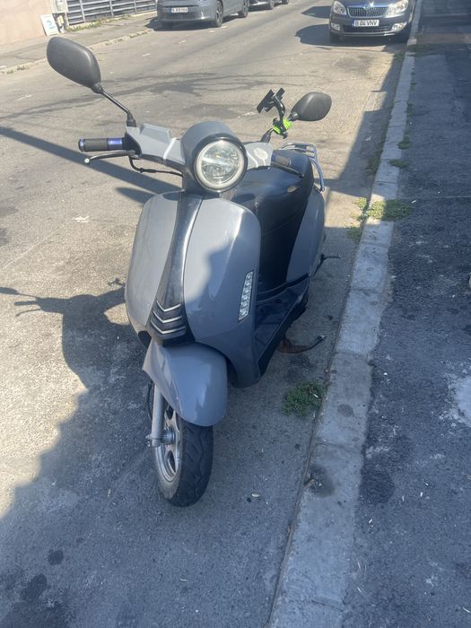 Vand scuter sau schimb fara permis cu carte talon si ITP valabil