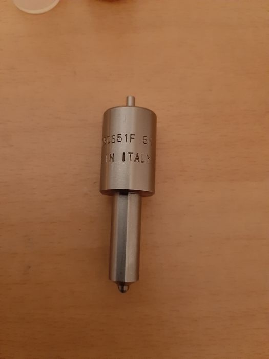 Diuze / injectoare  tractor FIAT, NOI -NOUTE