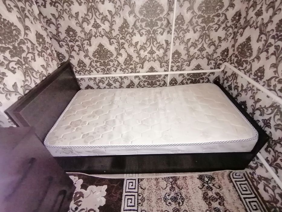 Кровать, холати почти янги.