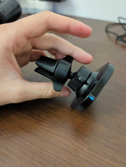 suport auto spigen pentru apple magsafe charger