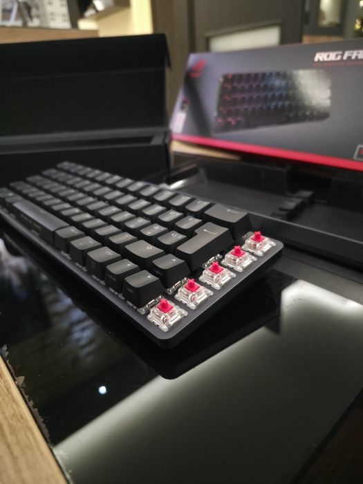 Asus ROG  Falchion wireless геймарска клавиатура
