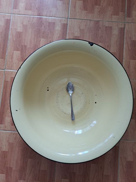 Продам чашу эмалированную