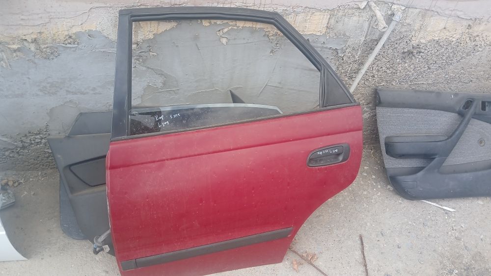 Тойота карина е дверь