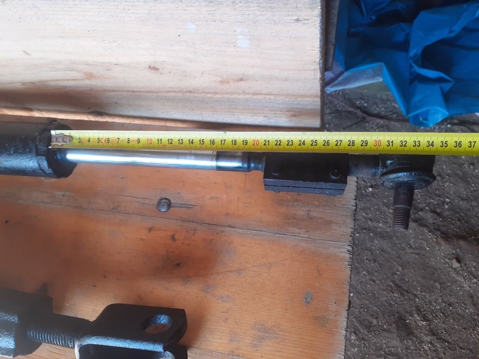 Vând cilindru de direcție