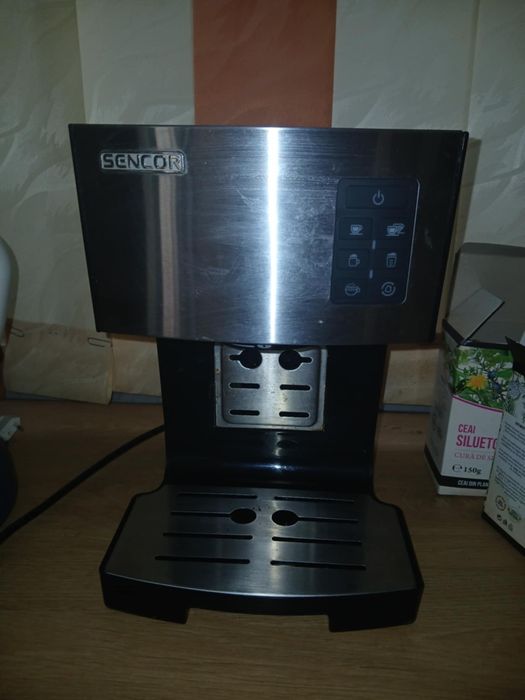 Vând espressoare semi-automate de cafea