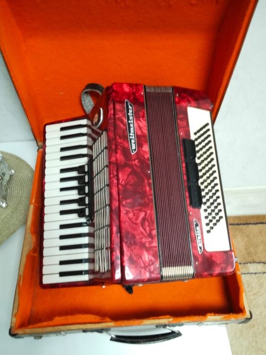 Продам аккардеон Weltmeister!