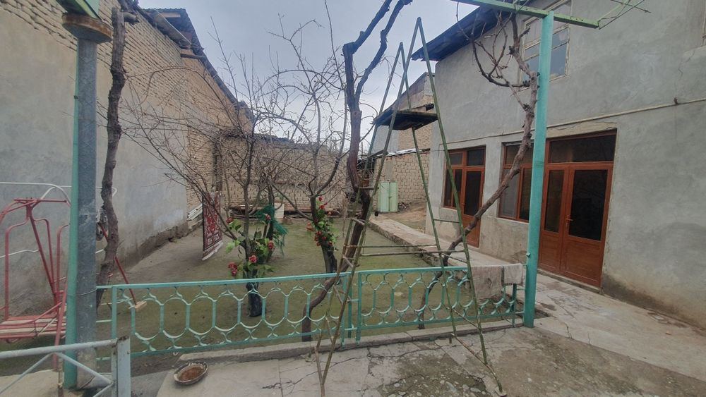 Ховли сотилади микрайонда