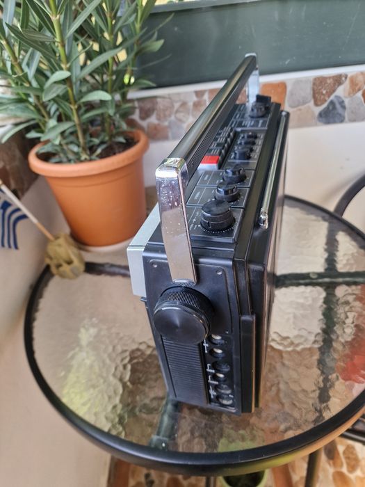 Radiocasetofon SANYO,made in Japan,functional,radio 4 benzi