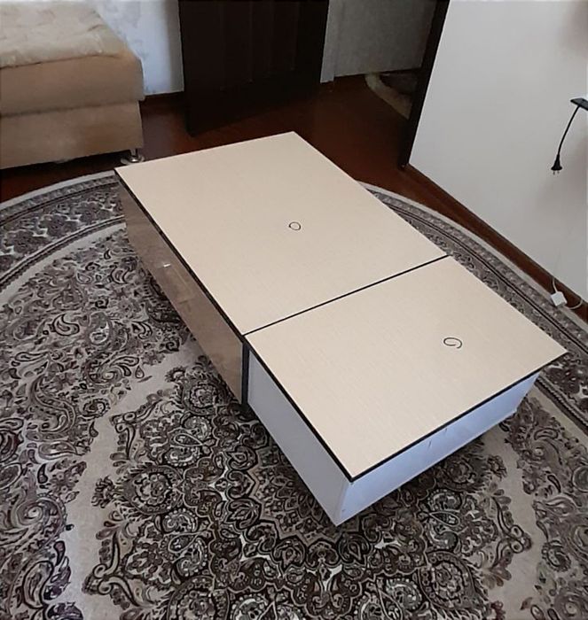 Журнальный столик с потойной полком из нутри