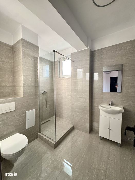 Inchiriez apartament 2 camere+parcare, bloc nou, INTIM