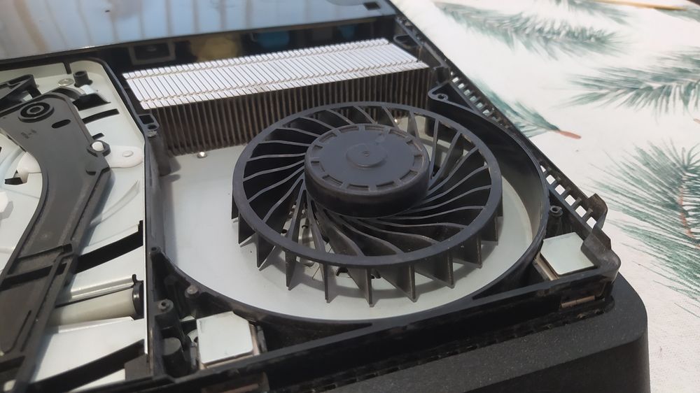 PS4 | PS 4 slim 500 гб + Джойстик + Ratchet & Clank  |  Почистена