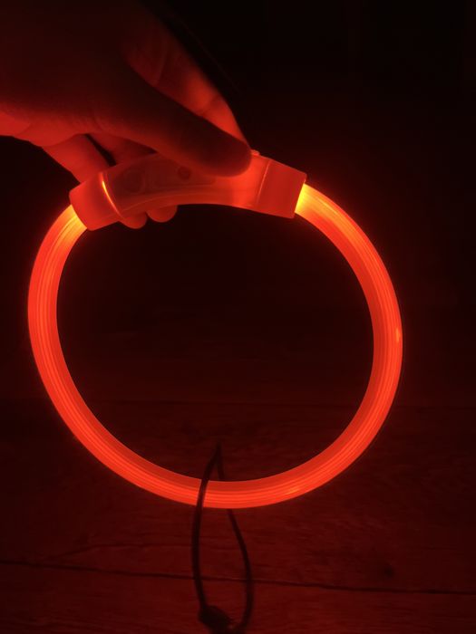 Свитящайся ошейник для собак