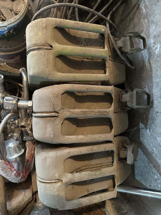 Канистры 20 литровые б/у