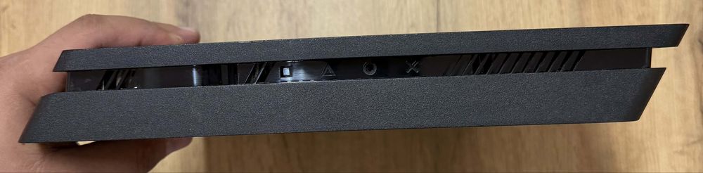 Vând PlayStation 4 Pro laptop+jocuri