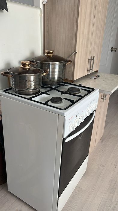 Продам газовую плиту