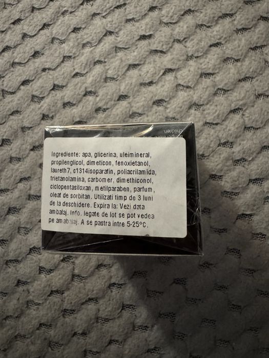 Cremă de ochi cu venin de șarpe