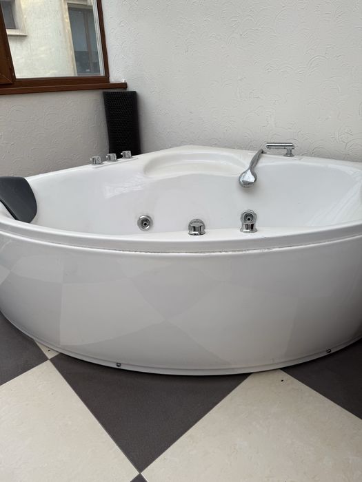 Джакузи угловое глубокое