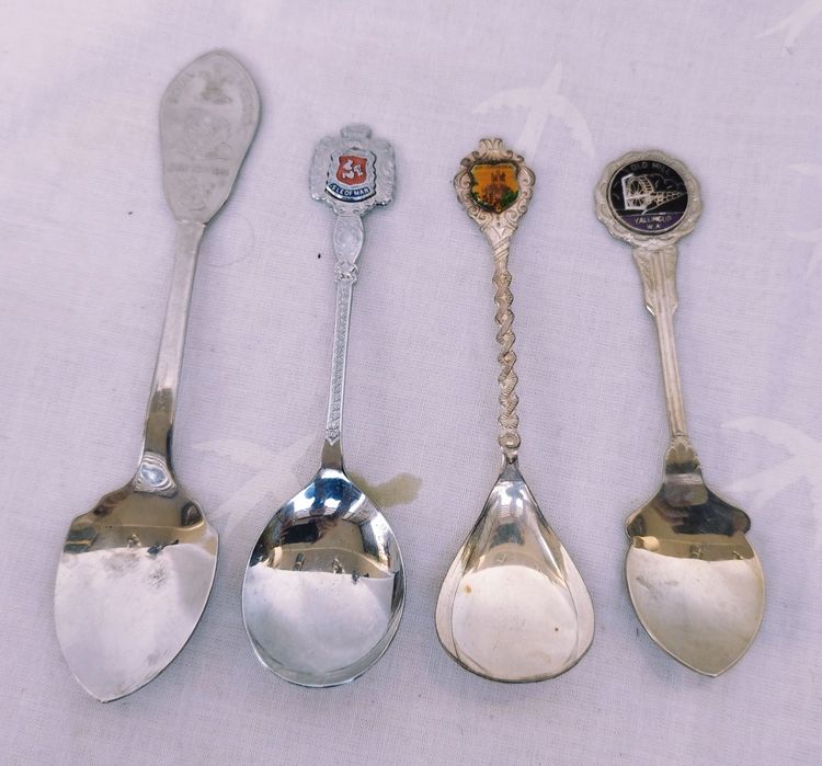 Lot 4 lingurite suvenir placate cu argint, de colectie, din anul 1991.