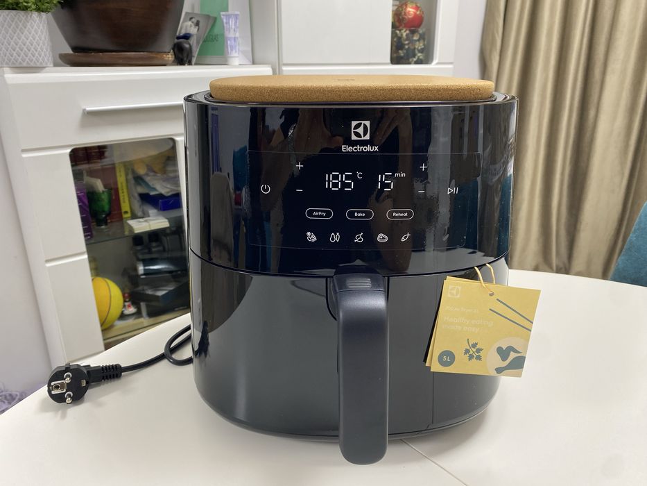 Air Frier electrolux 5l EAF5B nou