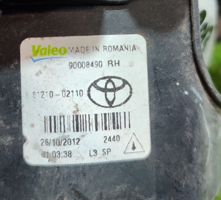 PROIECTOR CEATA FATA DREAPTA + PLASTIC TOYOTA AURIS HYBRID 2013 1.6 BENZINA COD OEM 90008490 / HATCHBACK 2012-2018