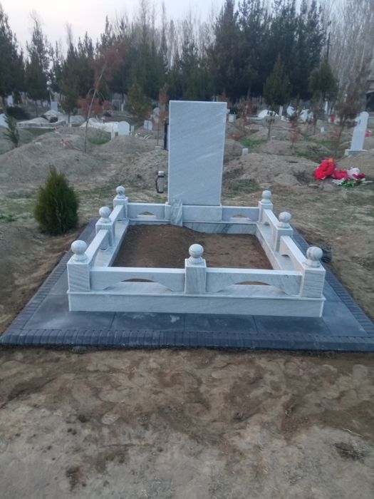Ёдгорликлар Памятники киламиз