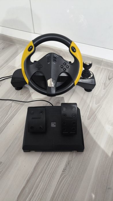 Vând volan cu pedale gaming