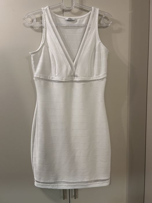 Бяла рокля Guess, размер S