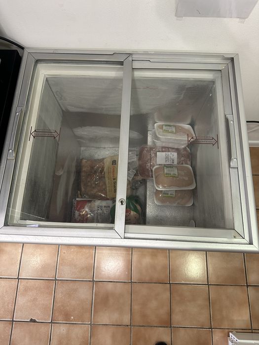 Фризер ракла със стъклени капаци - работещ , запазен