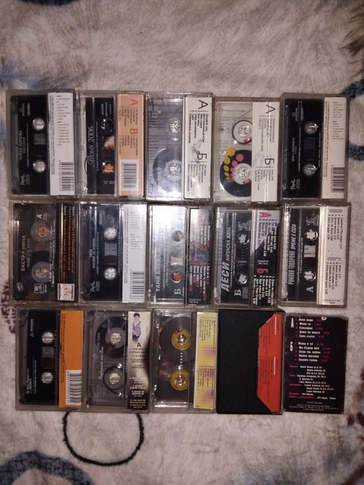 Аудио касетки с фолк и поп