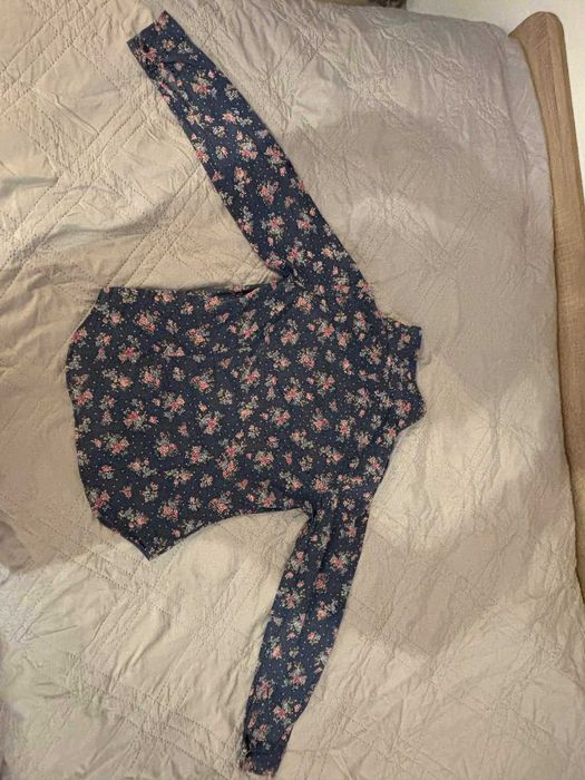 Цветна риза с красиви цветя