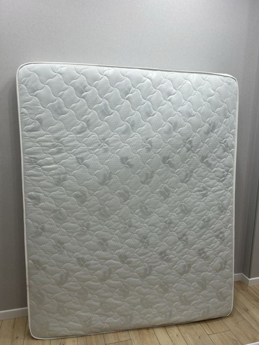 Продаю матрас размер 160/200