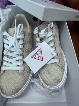 Vand adidasi Guess Originali