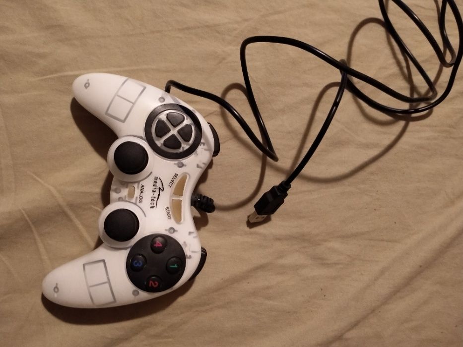 нов геймърски джойстик