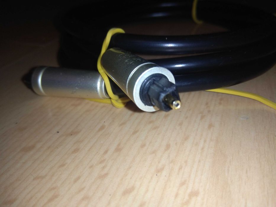 Качествен оптичен кабел 1,5m