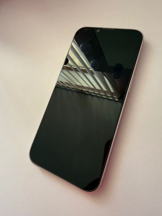 Телефон iPhone 13