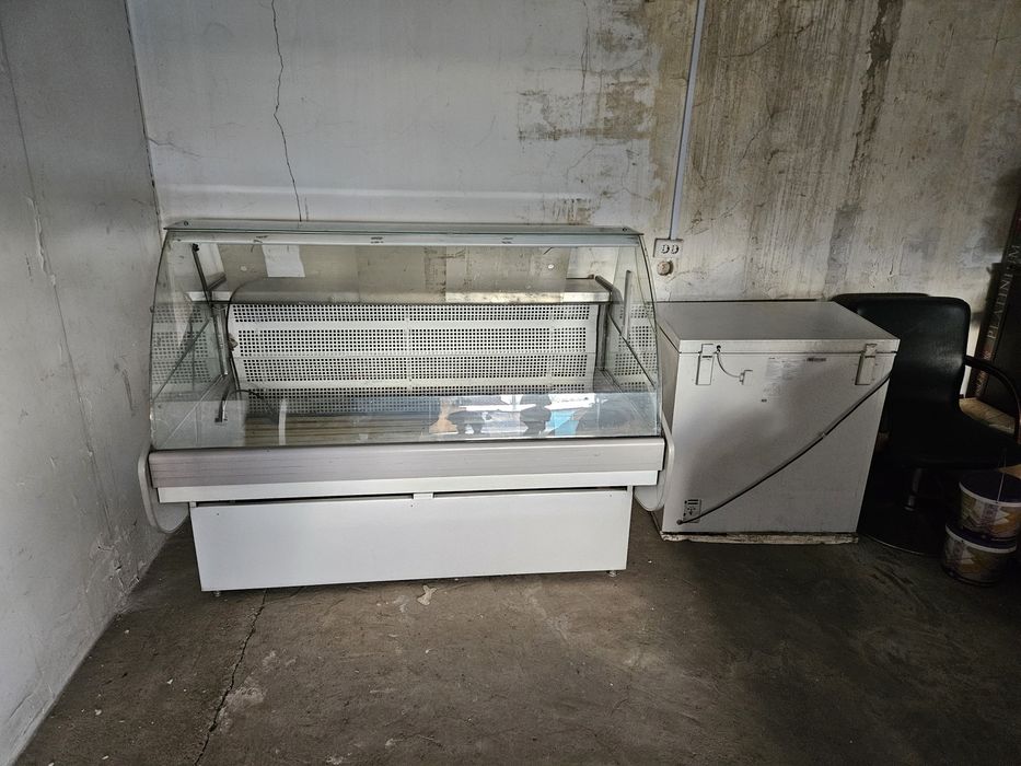 Продам витрины срочно