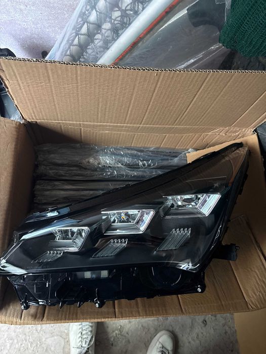 Оригинален десен фар за Lexus NX 2014-2017 Tri Beam LED НОВ