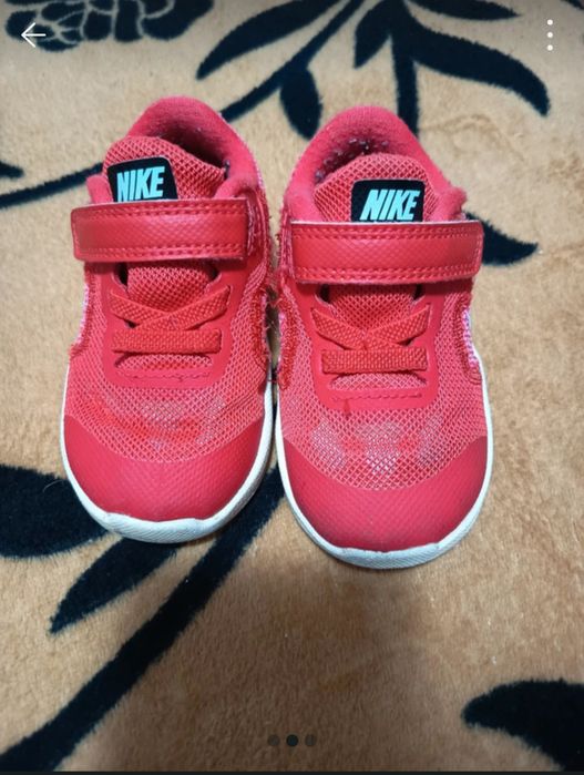 Adidași Nike și covers