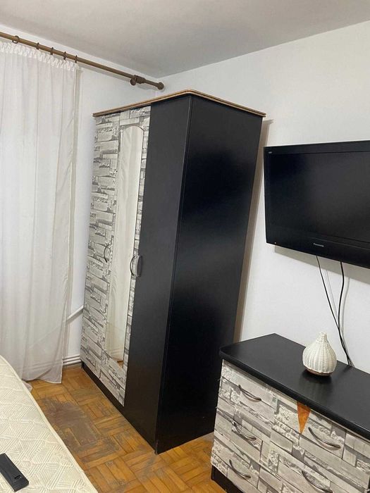 Închiriez apartament cu 2 camere decomandat