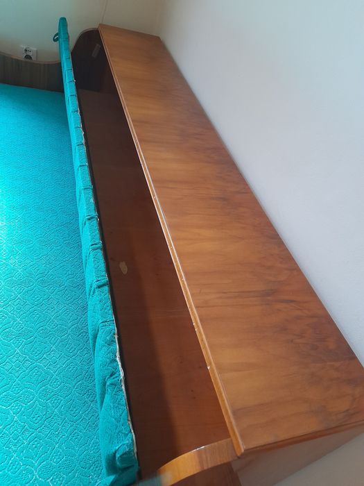 Biblioteca. Pat recamier. Servanta. Fotoliu