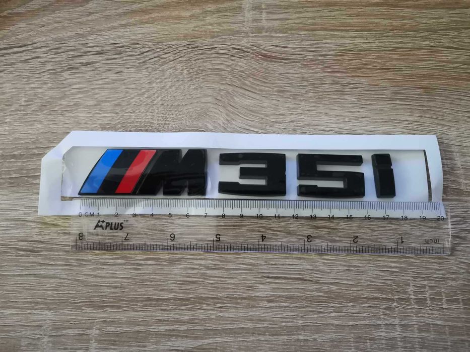 черна емблема БМВ М35и BMW M35i