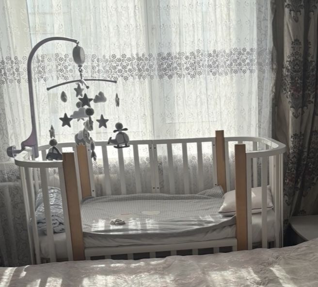 Продаю детский кровать, коляску, стульчик