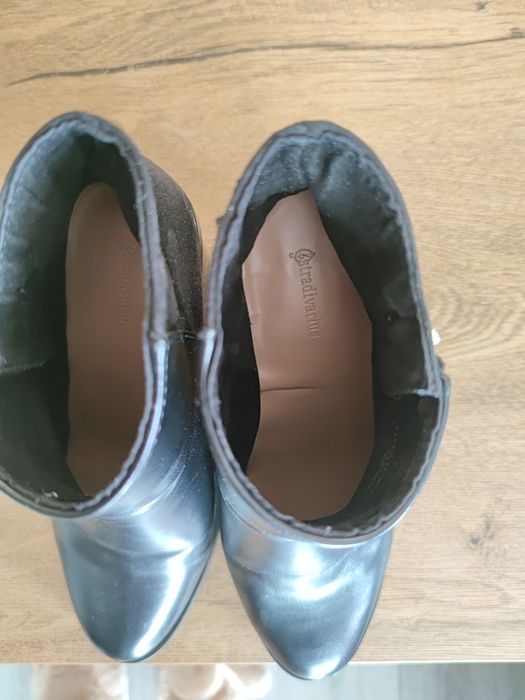 Botine Stradivarius numărul 37, negre
