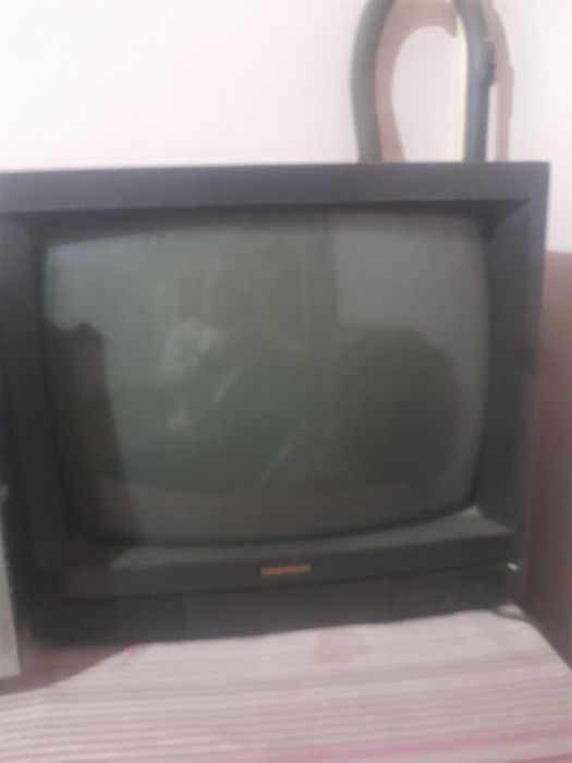 Продам 2 телевизоры один рабочий один не работает экран.