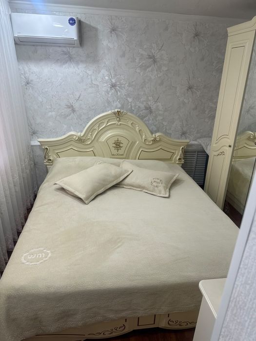 Продам спальный гарнитур