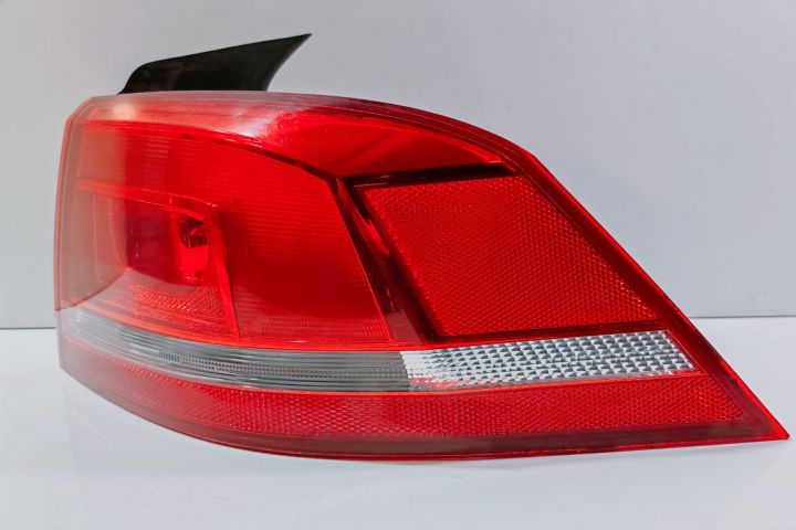 Stop Dreapta  fara soclu 3AE945096F Volkswagen VW Passat B7