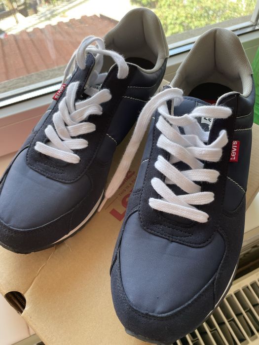 Pantofi sport Levis 44 noi