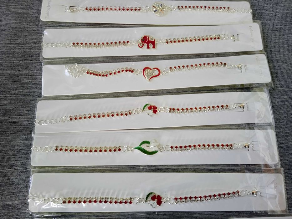 Мартеници гривни, снопчета, за закичване МИКС от производител на едро.