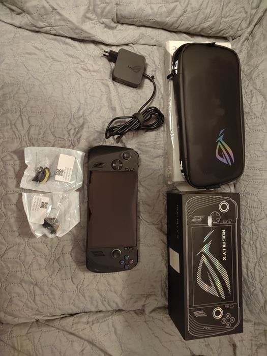 Asus ROG Ally X 24gb 1tb + калъф за пренасяне и резервни части